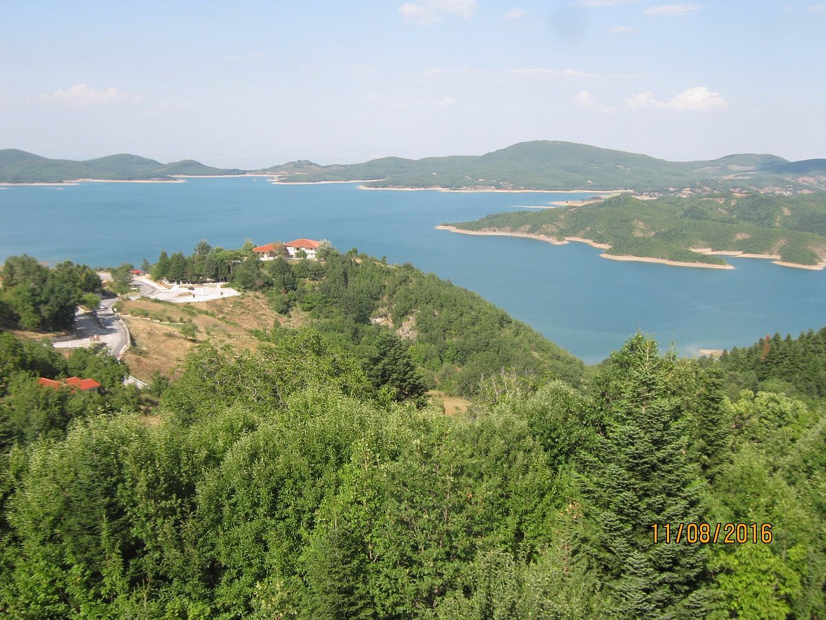 بيوت ضيافة وأكواخ تقليدية في بلاستيرا